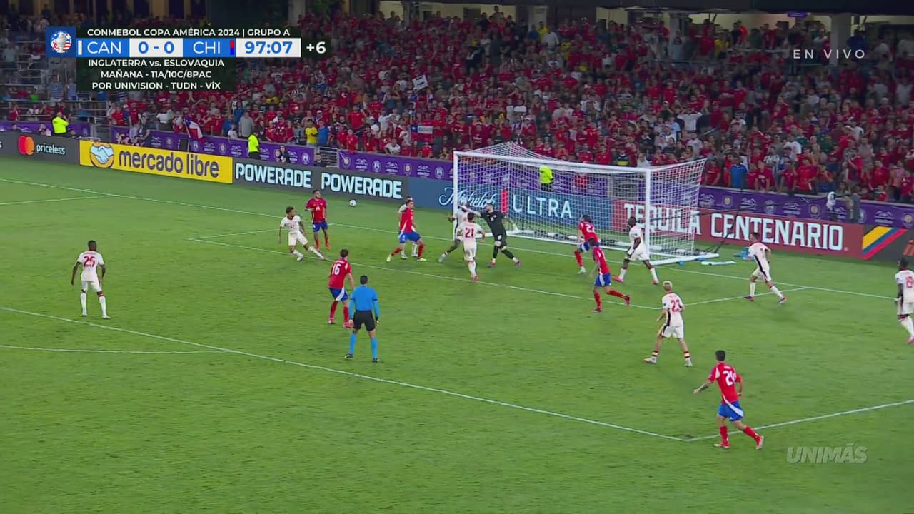 ¡A una mano, Crépeau le arrebata el gol a los chilenos!