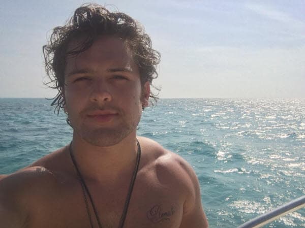 Este guapo colombiano ha seguido en la televisión participando en historias juveniles.