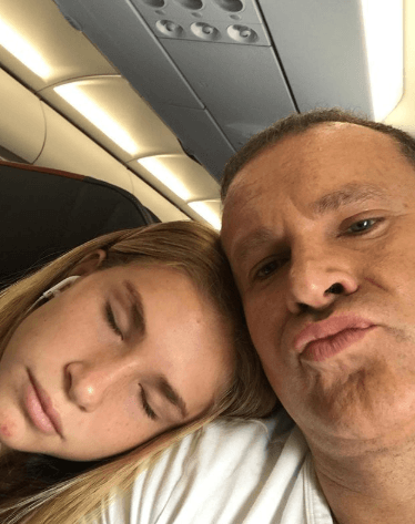 Alan disfruta poder llenar de amor a sus hijos, su más grande tesoro.