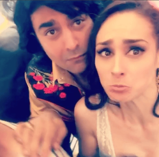 Lupita y Albertano en las grabaciones de Nosotros los Guapos.