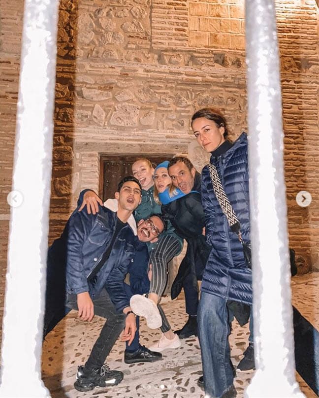 Las especulaciones sobre un romance entre los jóvenes iniciaron debido a las esporádicas fotografías en las que aparecían juntos en redes sociales.
<br>