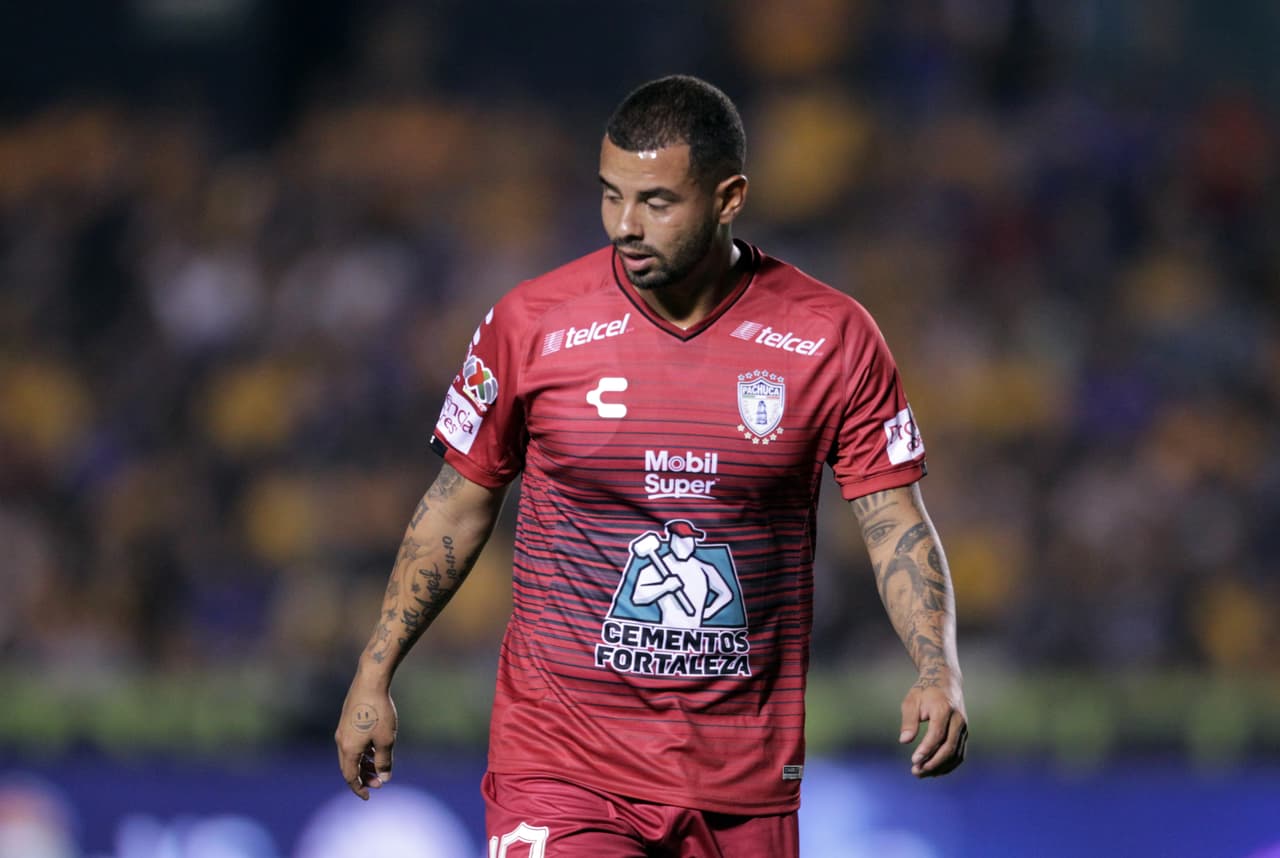 El colombiano Edwin Cardona brilló pero por su bajo nivel, un auténtico desconocido en el Volcán.