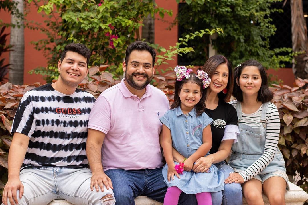 Ely agregó que la llena de orgullo y felicidad que sus hijos sueñen en grande, asimismo, agradeció que cada vez están más adaptados en Estados Unidos.