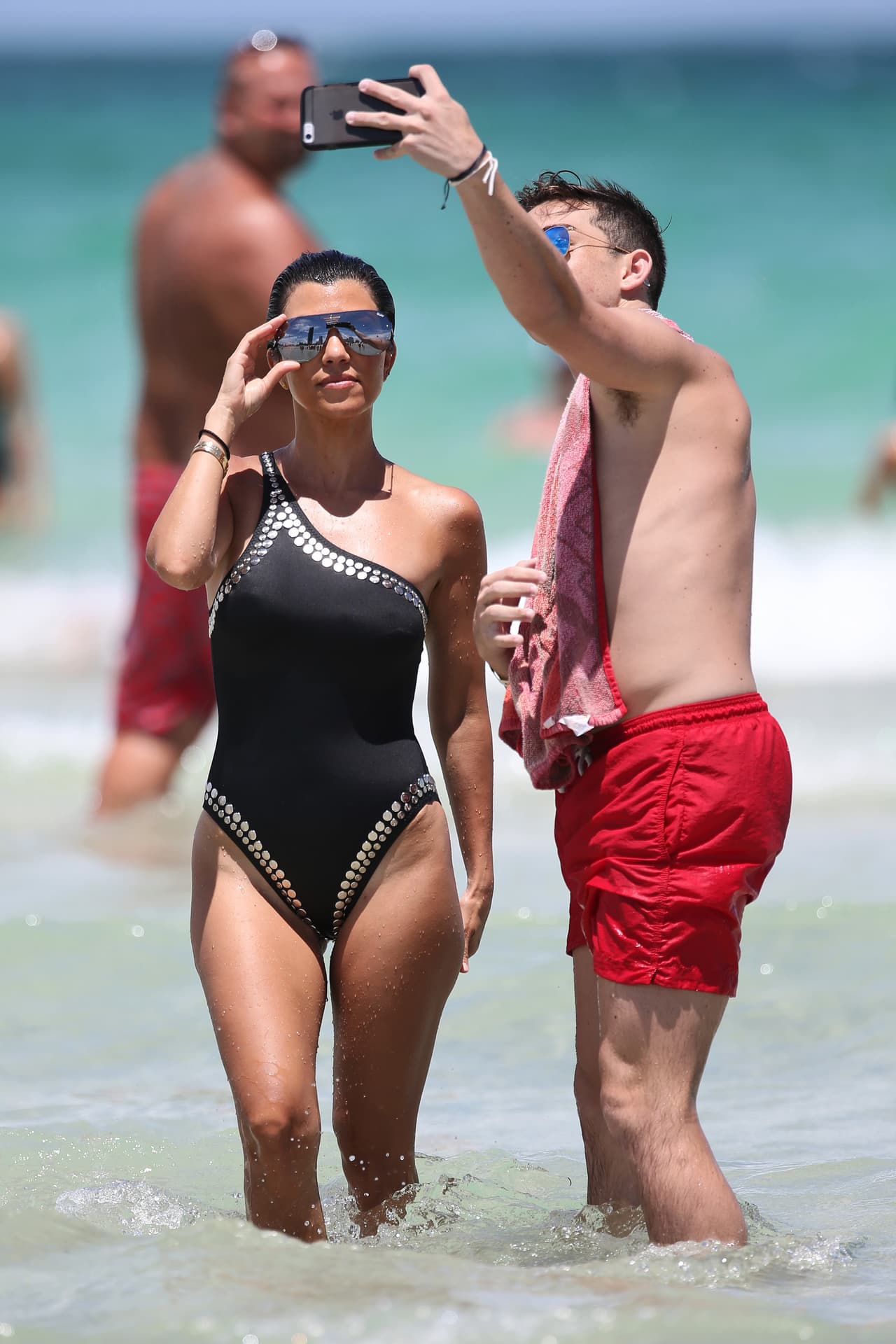 Los fans nos tardaron en acercarse a ella.