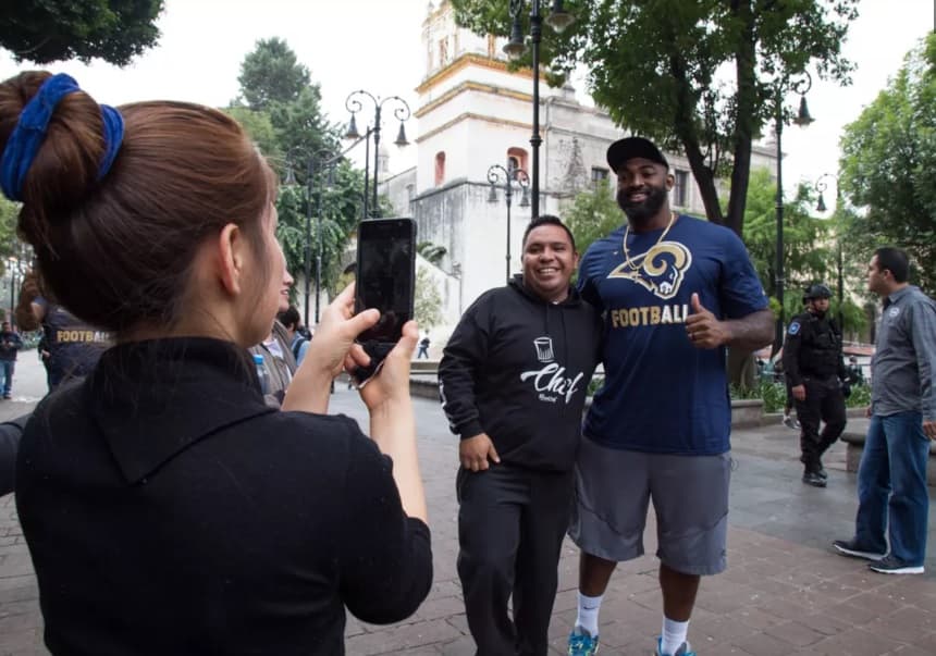 A Michael Brockers se le vio animado en todo momento.