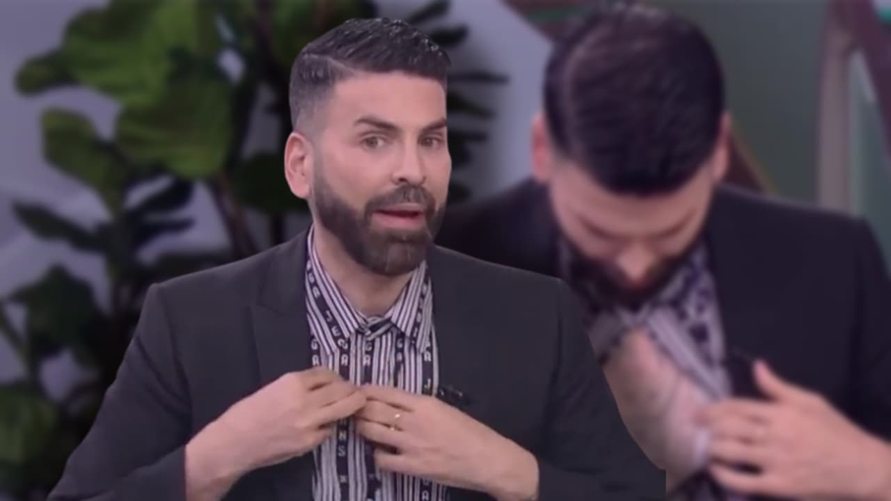 ¿Son los de Belinda? Jomari se abre la camisa y muestra que también tiene tatuados unos ojos