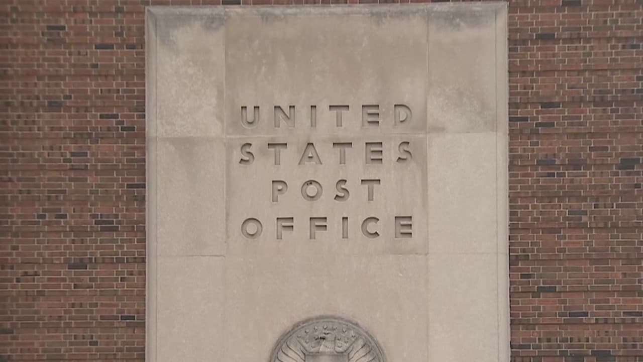 La comunidad de Pilsen pide que la oficina postal contrate personal bilingüe