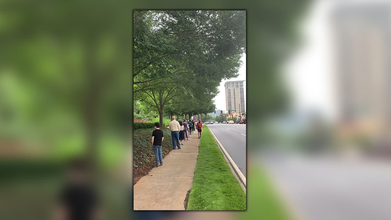 Luego de meses de demoras debido al coronavirus, los votantes se dirigieron a las urnas el martes para finalmente emitir su voto. Pero cuando llegaron, se encontraron con una letanía de problemas en el metro de Atlanta.