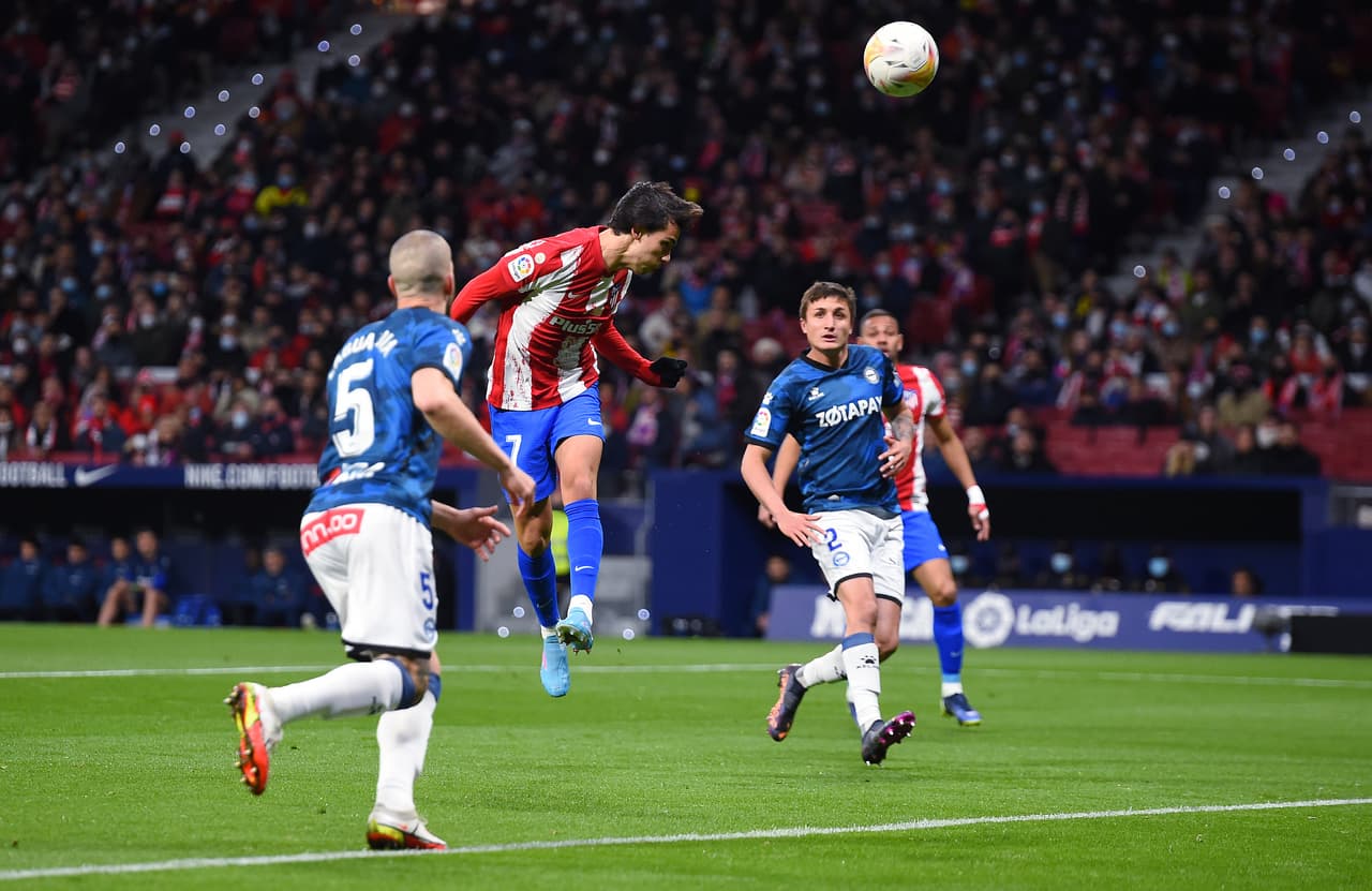 El Atlético de Madrid goleó al Alavés con sendos dobletes de Joao Félix y Luis Suárez.