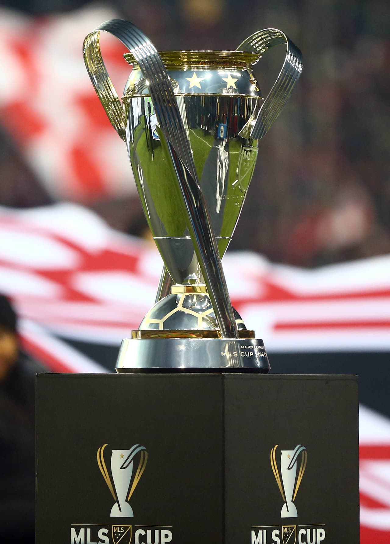El trofeo de la MLS en todo su esplendor.