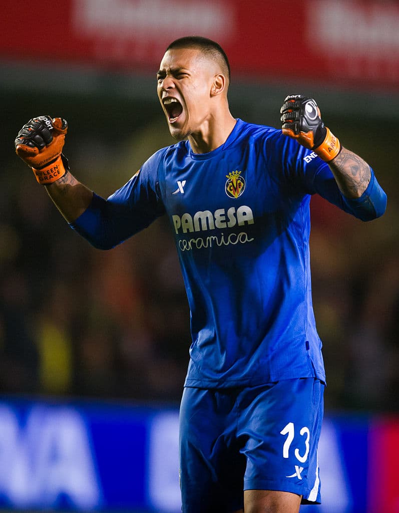 Areola llegó al Villarreal como segundo portero, ya que Barbosa se lesionó por dos meses, se recuperó pero el titular Asenjo se lastimó el peroné por lo que tuivieron que poner a Areola de titular.
<br>