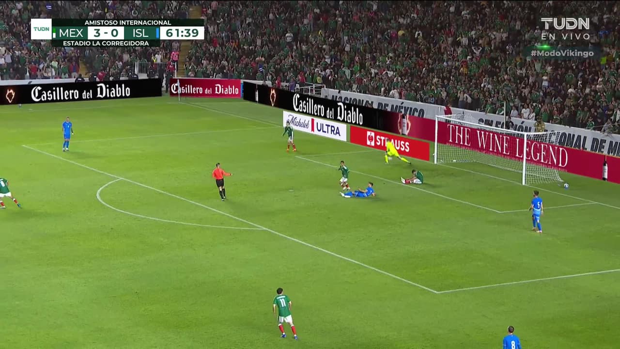 ¡TIRO ATAJADO! disparo por Érik Lira.