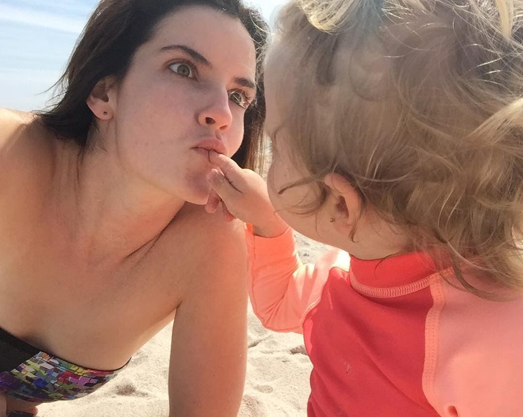 Laura regresó con este proyecto después de dos años de receso que se tomó para cuidar a la pequeña Tea.