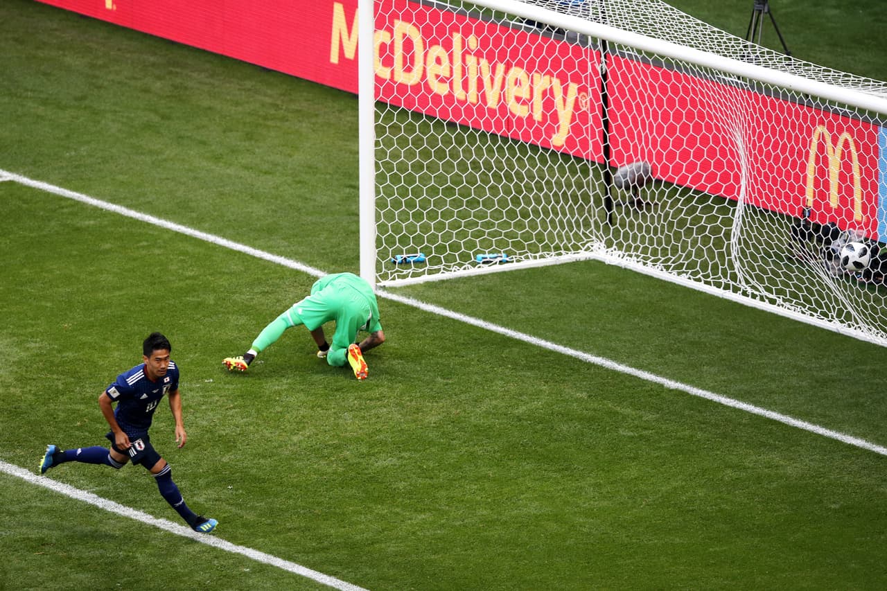 La celebración del japonés contrastó con la amargura de los colombianos, con uno menos para el resto de los 84 minutos reglamentarios.