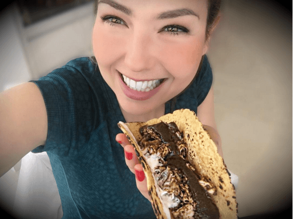 "Actualmente hay muchos procedimientos que te alisan y te mantienen la piel en buenas condiciones, no es necesario hacer cortes ni traer cicatrices. Y entre más pase el tiempo, habrá más tecnología disponible para lucir bien el mayor tiempo posible", indicó.