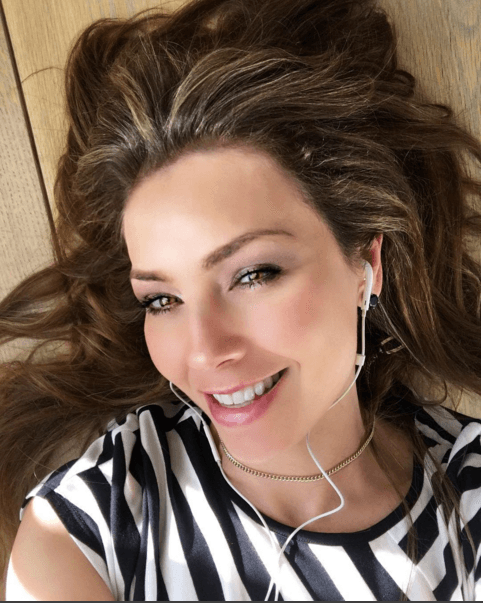 Esta guapa cantante mexicana tiene 44 años, pero la verdad es que ya quisieran muchas de 20 verse como luce Thalía. ¿Cómo le hace?