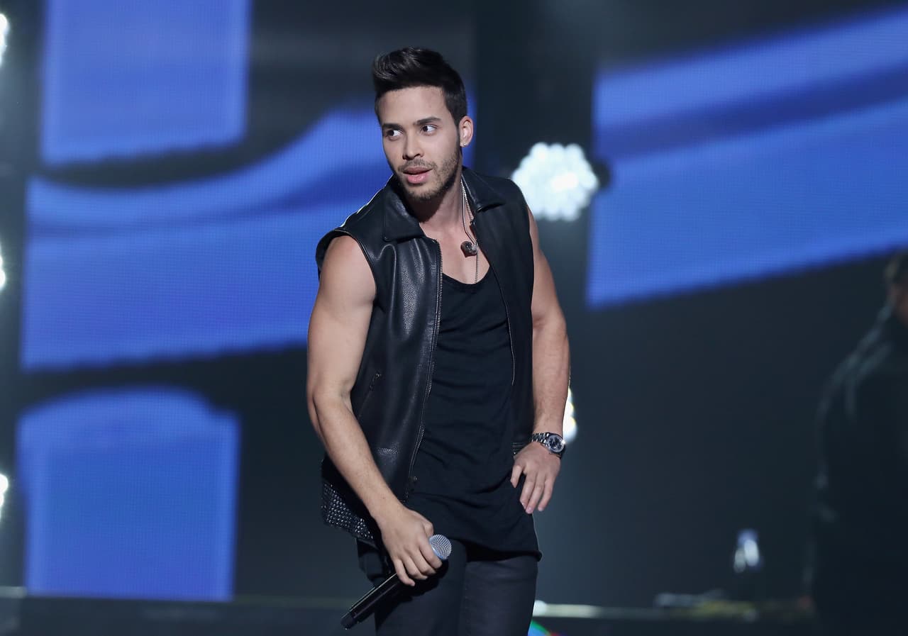 Ambos tienen un sello particular en su peinado. Prince Royce prefiere el estilo 'pompadour' (cabello corto, rebajado a los lados, con mucho volumen central)