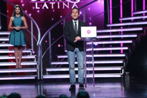 Carlos Calderón sacó lo mejor de las bellas durante un noticiero donde fácilmente una de ellas pudiera ser la nueva reportera de Univision. ¿Tendrá madera una de ellas para llegar a hacer ancla?