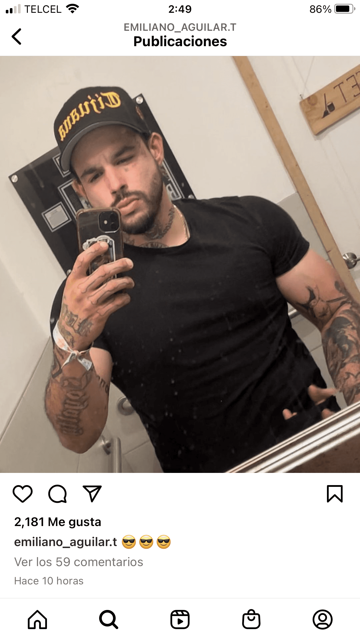 Se trata mayormente de una serie de 'selfies' y retratos en actitud "relax", como él describió en una de ellas. 
<br>