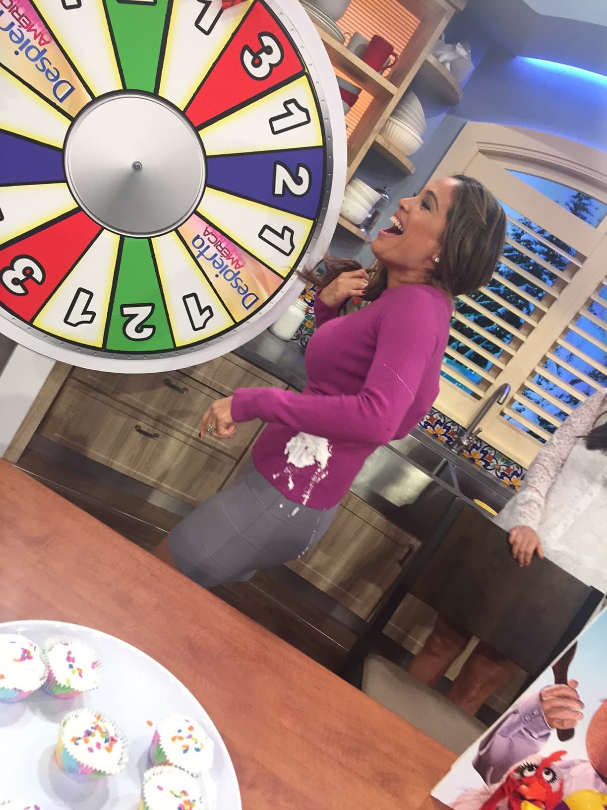 ¿Pero qué pasó? Detrás de cámaras tenemos el pastelazo de Karla.