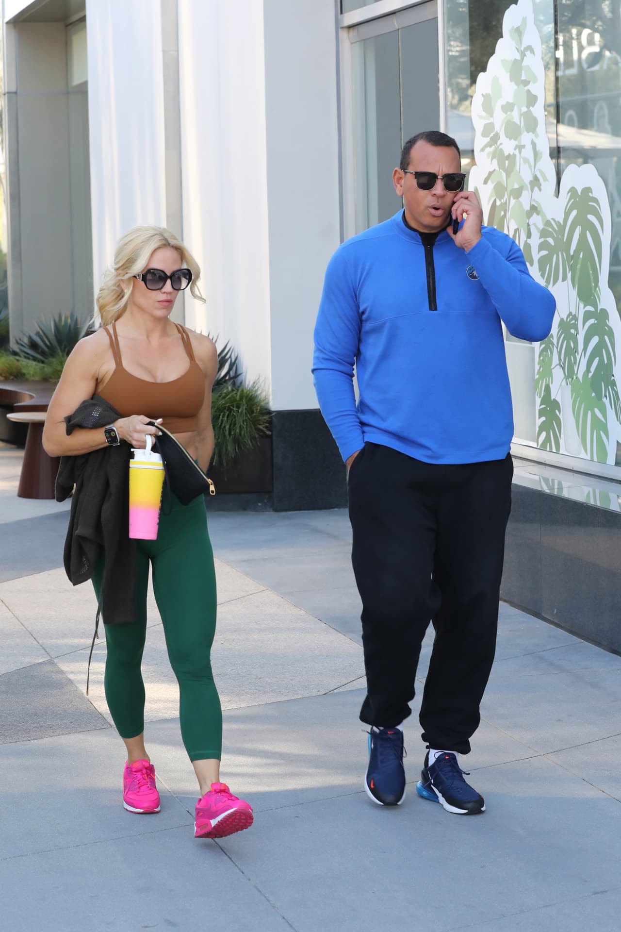 La pareja fue fotografiada el 25 de enero a su salida de un gimnasio, ya que ambos son 
<b>apasionados del ejercicio.</b>
<br>