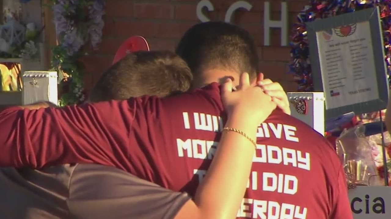 Realizan concierto para las familias de la víctimas del tiroteo de Uvalde