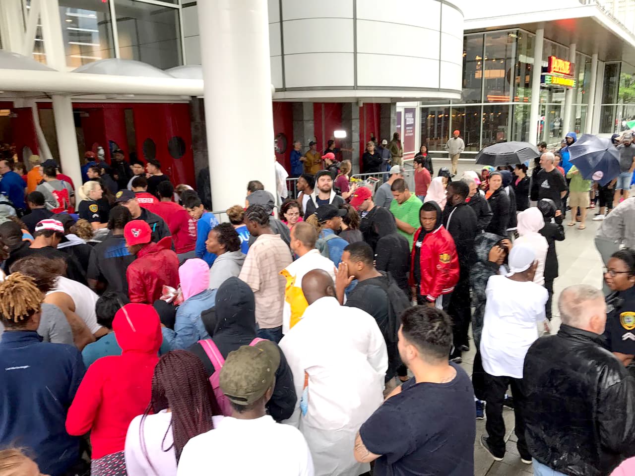 La entrada al centro de convenciones George Brown.