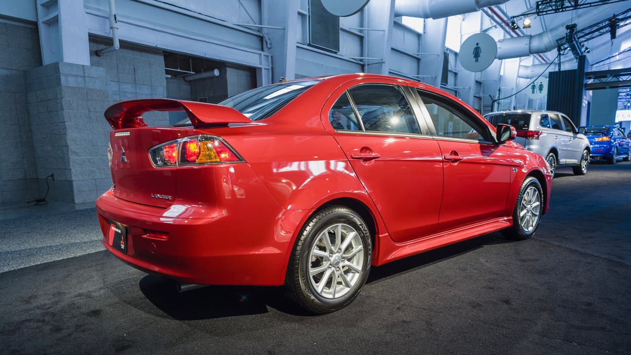 <h3 class="cms-H3-H3">5. Mitsubishi</h3>
<br>
<b>Costo promedio por 10 años de mantenimiento: 7,400 dólares</b>
<br>Aunque Mitsubishi decidió convertirse en un fabricante de camionetas exclusivamente, el mercado secundario está inundado de sus modelos que alguna vez fueroncontaron con cierta popularidad. Es bueno saber que su mantenimiento no te llevará a la ruina.