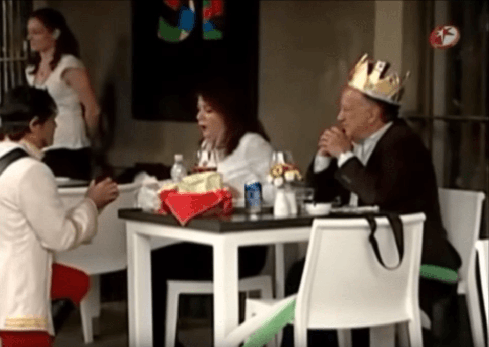 El momento quedó captado por cámaras escondidas, para no arruinar la sorpresa, por lo que la cantante nunca se esperó toda esta puesta en escena.