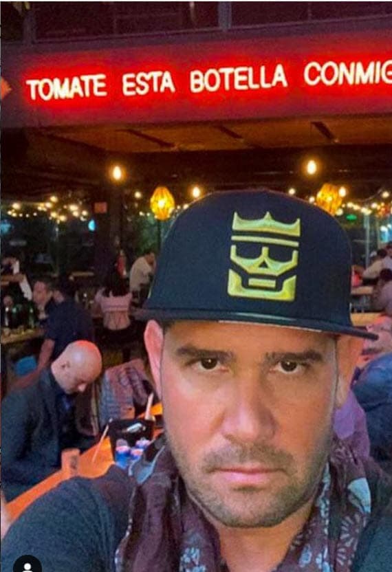 "Ya a la segunda 
<b><a href="https://www.univision.com/famosos/lorenzo-mendez-habla-del-beso-de-chiquis-rivera-con-mr-tempo-y-de-como-enfrenta-su-separacion" target="_blank">lo mandé a 'chiflar a la loma'</a></b>", expresó, refiriéndose a que lo ignoró. 
<br>