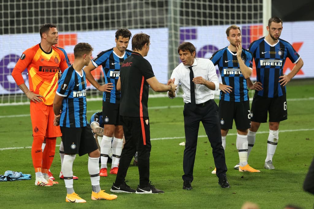 Tras caer en la final de la justa continental, algunos jugadores decidieron retirarse las medallas del subcampeonato.