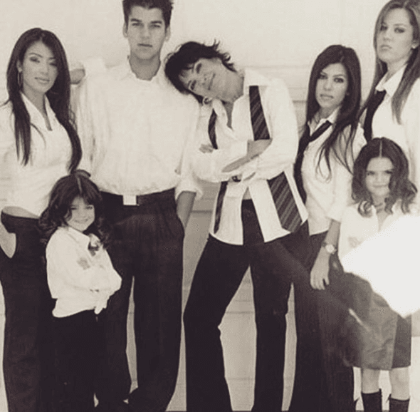 <b>Kris Jenner </b>
<br>La socialité es la orgullosa mamá de seis hijos, con quienes comparte increíbles momentos. Por ejemplo, en 2022 el clan Kardashian-Jenner estrenó su nuevo programa 'The Kardashians'.