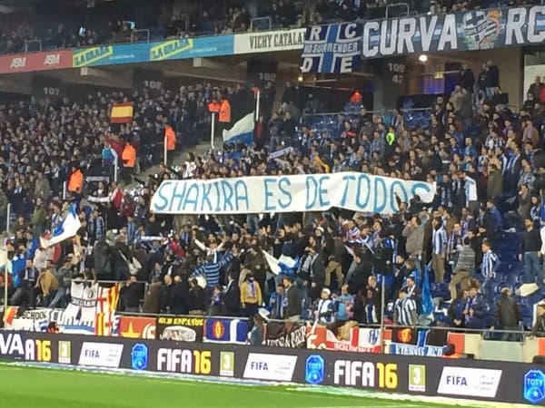 Afición del Espanyol mostró pancartas contra Shakira y Piqué