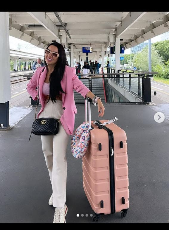 En Instagram
<b> tenía casi 95 mil seguidores</b>, en donde solía compartir los viajes que hacía por el mundo.
<br>