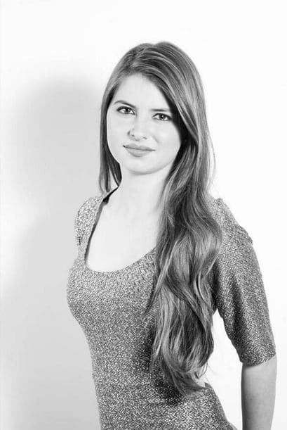 Por fortuna, ella tampoco se queda con los brazos cruzados y también quiere incursionar en la música.