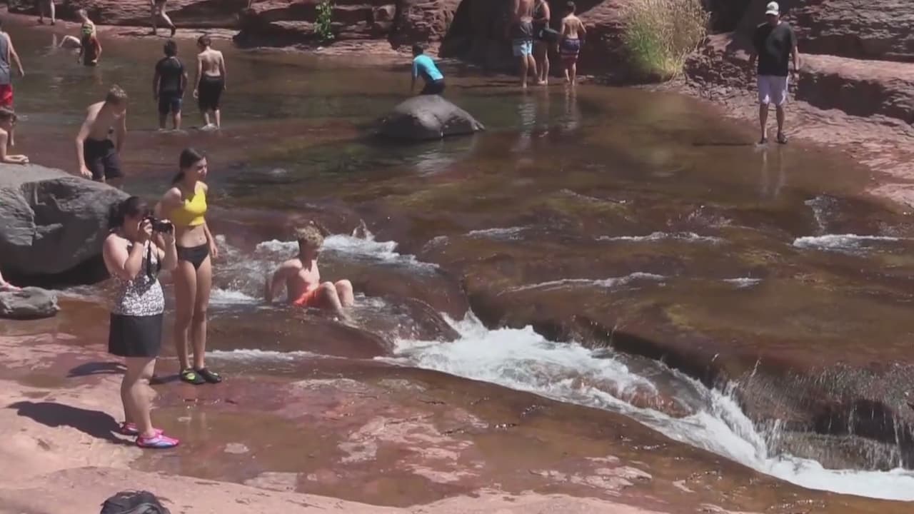 <h3 class="cms-H3-H3">Slide Rock State Park</h3>
<br>Este parque se ubica a siete millas al norte de Sedona y las familias que lo visitan pueden disfrutar de hermosos paisajes y piscinas naturales donde se pueden refrescar y divertir. Anualmente lo visitan cerca de 400,000 personas.