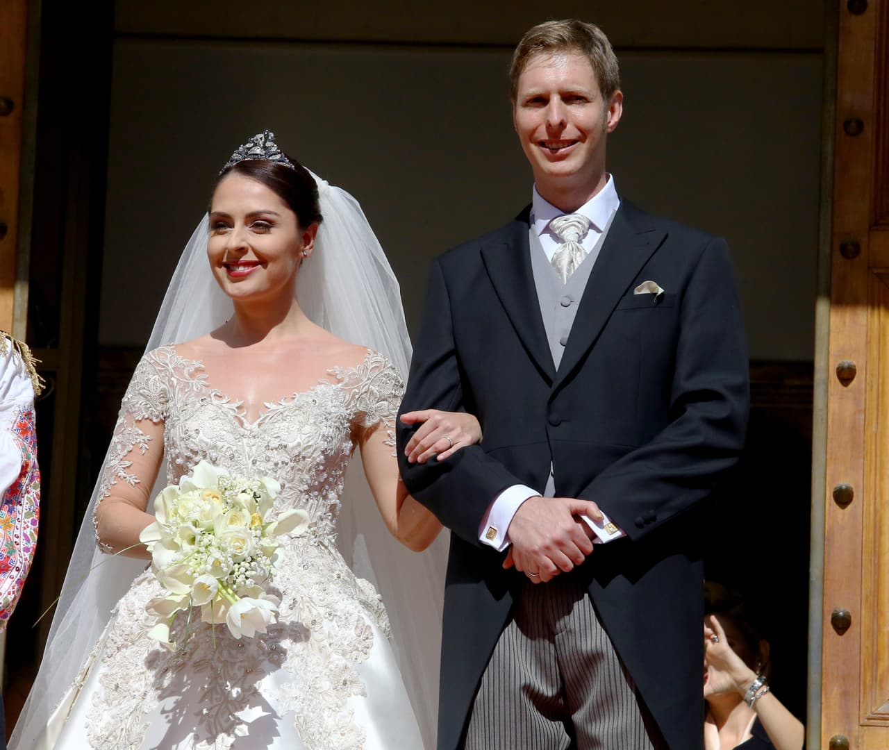 La boda tuvo que posponerse por varios años debido a la enfermedad y muerte del rey Leka I de Albania.