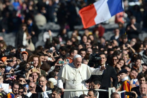 La ceremonia fue retransmitida por la Radio Vaticana, el Centro Televisivo Vaticano y la RAI 1, el primer canal de la televisión pública italiana.