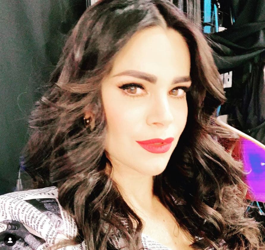 "Tengan mucho cuidado cuando coman pescado crudo, se debe cocinar a altas temperaturas o, antes de eso, refrigerarse a muy bajas para matar todo lo malo".
<br>