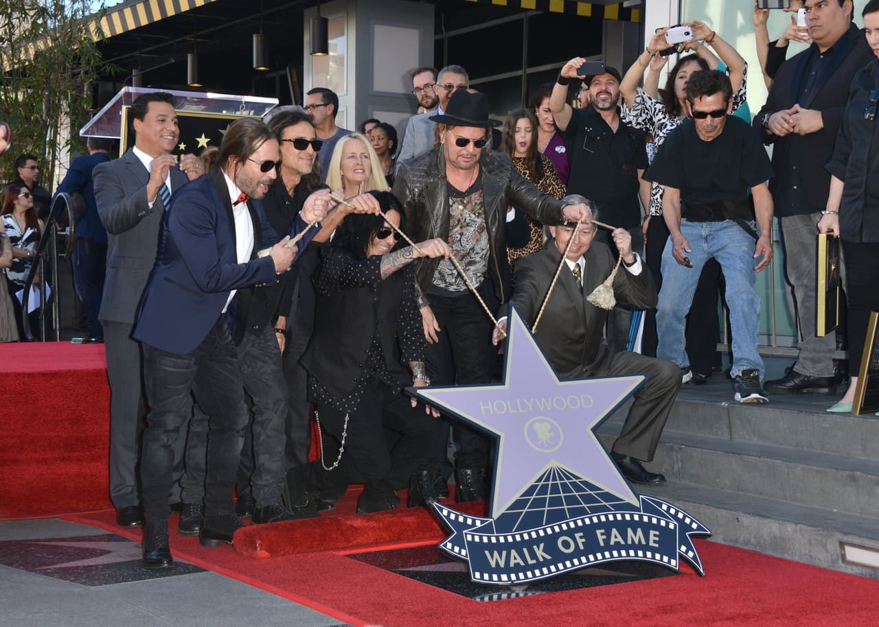 "Hola raza, lo logramos, de verdad esto lo tengo que agradecer de todo corazón, estamos muy emocionados", dijo el cantante.