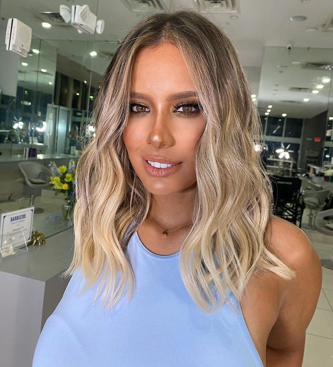 Aleyda Ortiz quedó fascinada con el cambió de look que le realizó uno de sus estilistas favoritos de Puerto Rico. El rubio cenizo la acompañó en el final del verano y este otoño continúa a todo esplendor.