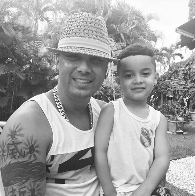 WOW! Vemos también que sus pequeñitos tienen todo el style, igual que su papi.