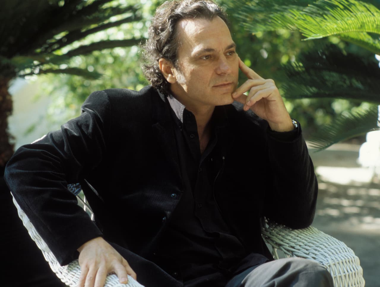 El reconocido actor español, ganador del Premio Goya, llega a la pantalla de UniMás en El Príncipe como el apuesto y veterano policía Fran ¿Dejarías que te capture?