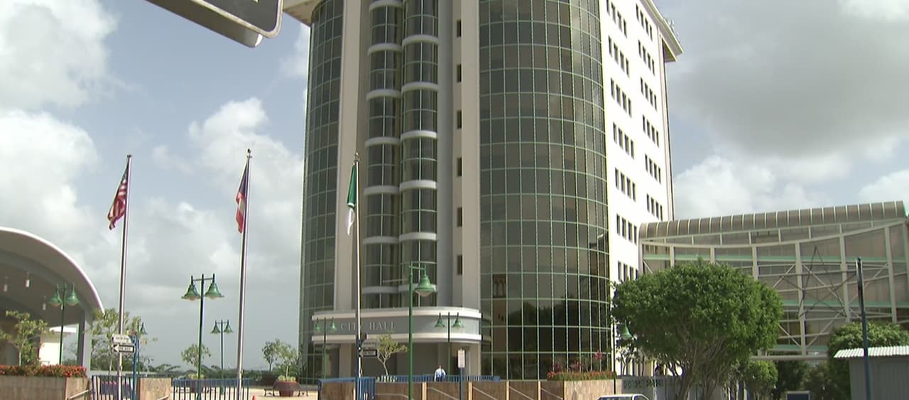 Suspenden indefinidamente al alcalde de Guaynabo por implicación en escándalo de acoso sexual