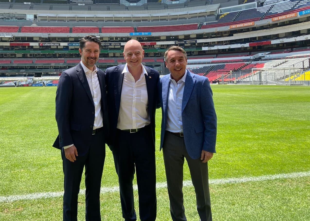 Gianni Infantino visita el Estadio Azteca de cara al Mundial 2026