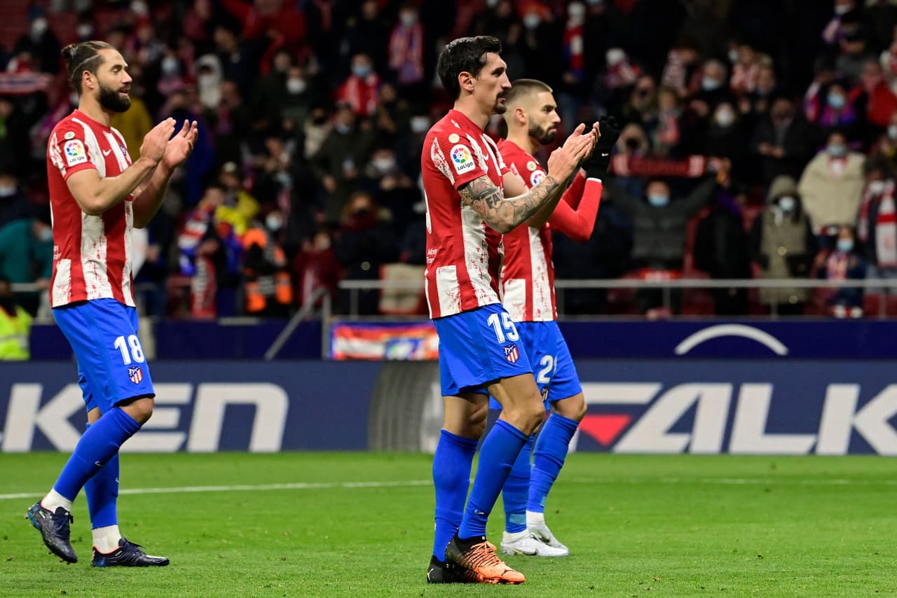 El Atlético de Madrid goleó al Alavés con sendos dobletes de Joao Félix y Luis Suárez.