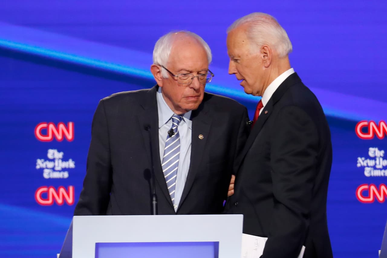 Biden y Sanders coinciden en sus planes migratorios, pero su pasado político los contradice