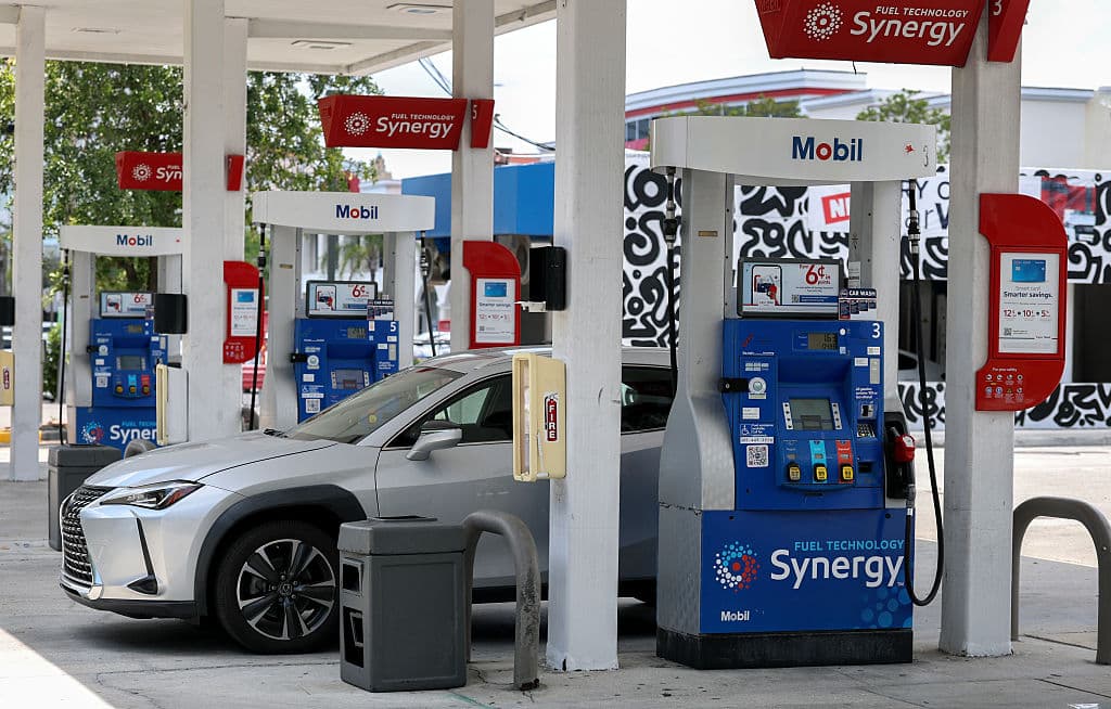 <b>Fluctuación reciente</b>: La gasolina subió
<b>20 centavos </b>la semana pasada y luego
<b>bajó 7 centavos </b>antes del fin de semana.