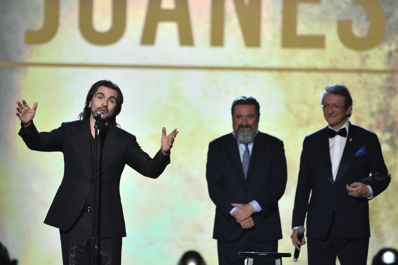 Al final de la ceremonia, Juanes agradeció a todos los que han apoyado su carrera y aseguró: “Mi corazón está inmenso”, tras lo acontecido durante la noche.
<br>