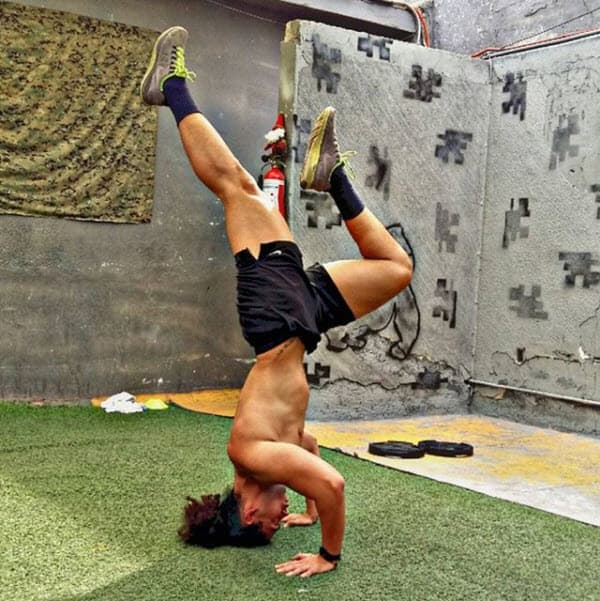 "Tomé esa decisión cuando ya no podía moverme por mi obesidad y dejé atrás mi sedentarismo. Fui con nutriólogos, coaches y bajé a 80 kilos en año y medio. Fue un cambio total y recibí ayuda psicológica porque realmente me convertí en otra persona", agregó.